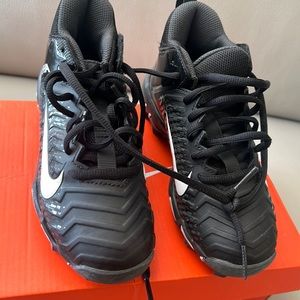 KID (BOY) NIKE ALPHA MENACE 2 SHARK GS SIZE 13c